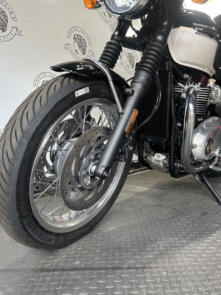 2024 Triumph BONNEVILLE T120