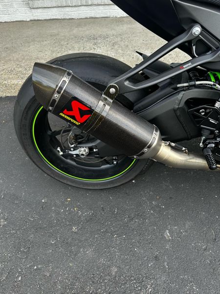 2018 Kawasaki Ninja ZX-10RR BaseImage 5