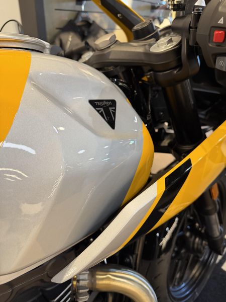 2026 Triumph Thruxton 400