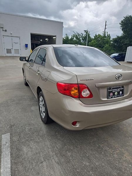 2010 Toyota Corolla LEImage 4