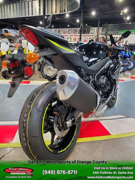 2023 Suzuki GSX-R1000R CA Image 2