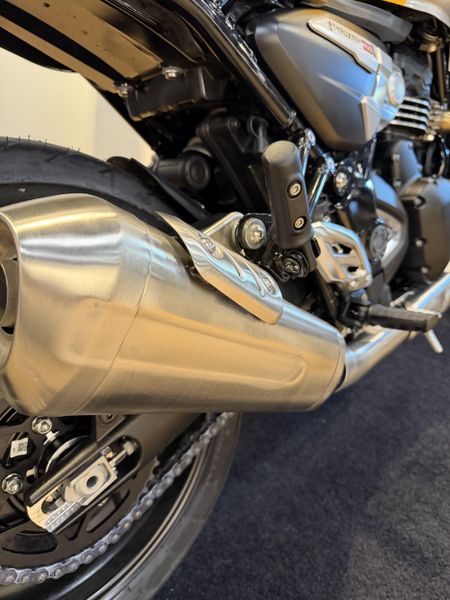 2026 Triumph Thruxton 400