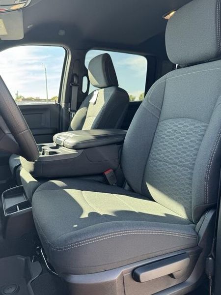 New 2026 RAM 2500 Black Express Crew Cab 4x4 6