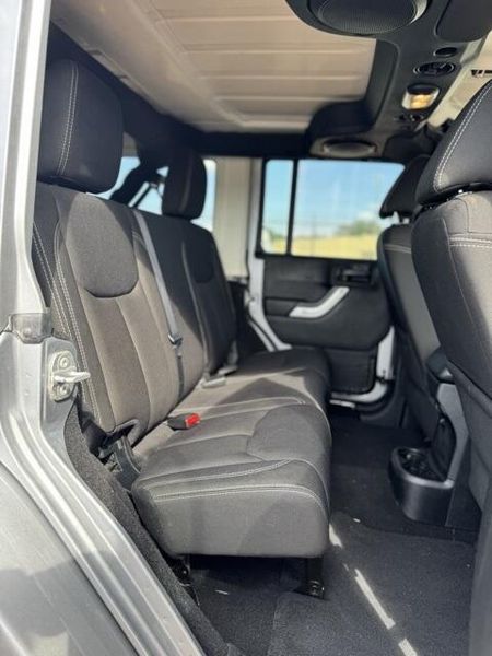 2014 Jeep Wrangler Unlimited SaharaImage 15