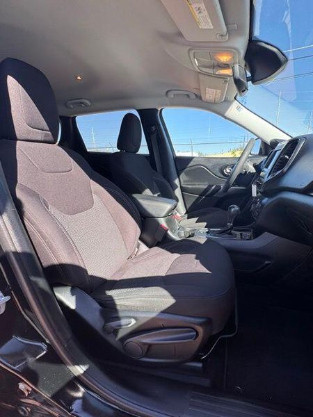 Used 2021 Jeep Cherokee LatitudeImage 11