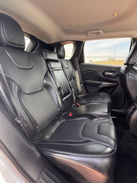 Used 2019 Jeep Cherokee LimitedImage 12