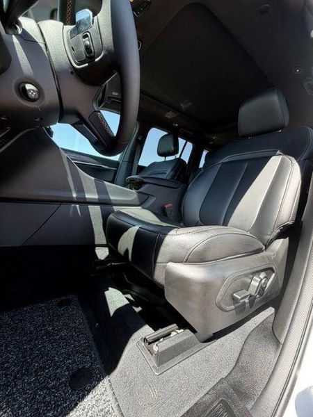New 2026 Jeep Grand Cherokee 85th Anniversary Edition 4x4Image 12