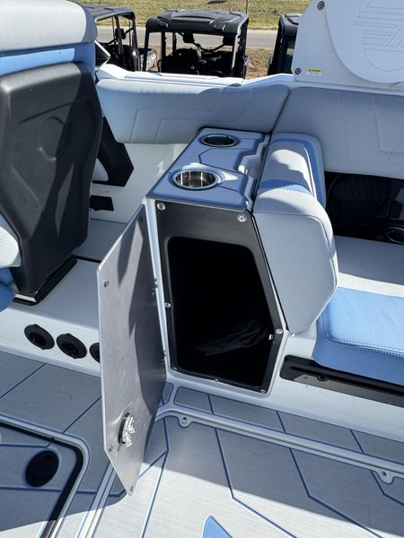 2025 MALIBU WAKESETTER 25 LSV Image 17