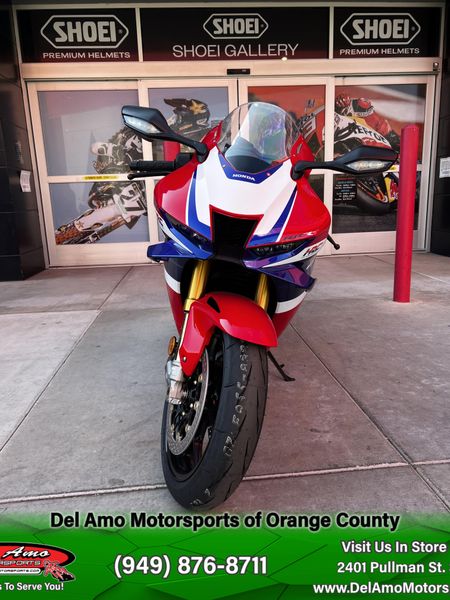 2025 Honda CBR1000RR-R FIREBLADE SPImage 2