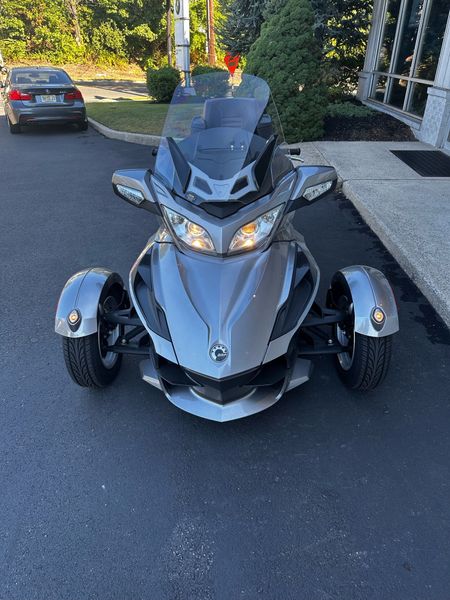 2012 Can-Am Spyder Roadster RTImage 3