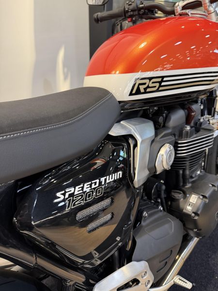 2025 Triumph Speed Twin 1200 RS - BAJA ORANGE - SAPPHIRE BLACK
