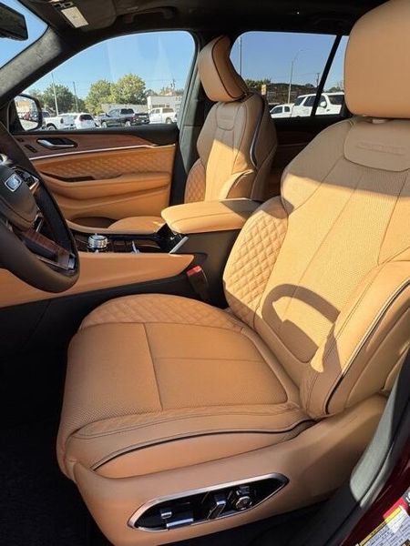 New 2025 Jeep Grand Cherokee Summit Reserve 4x4Image 10