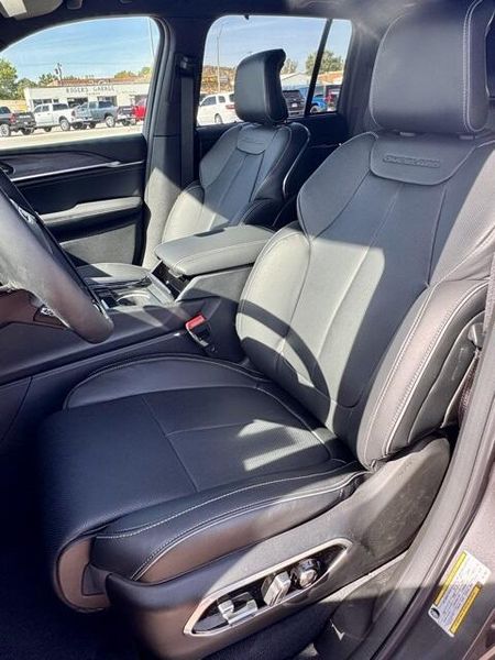 New 2025 Jeep Grand Cherokee Overland 4x4Image 10