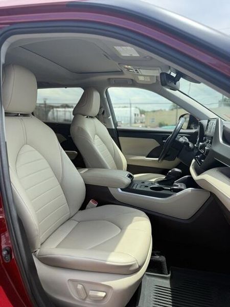 2021 Toyota Highlander XLEImage 15