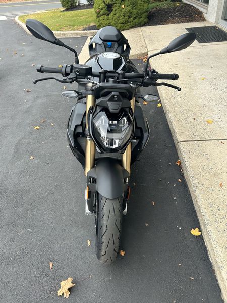 2023 BMW S 1000 R in a BLACK exterior color. Cross Country Powersports 732-491-2900 crosscountrypowersports.com 