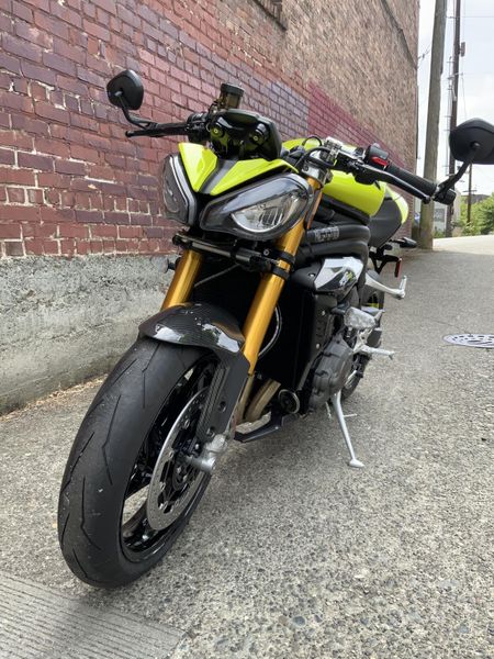 2025 Triumph SPEED TRIPLE 1200 RX 