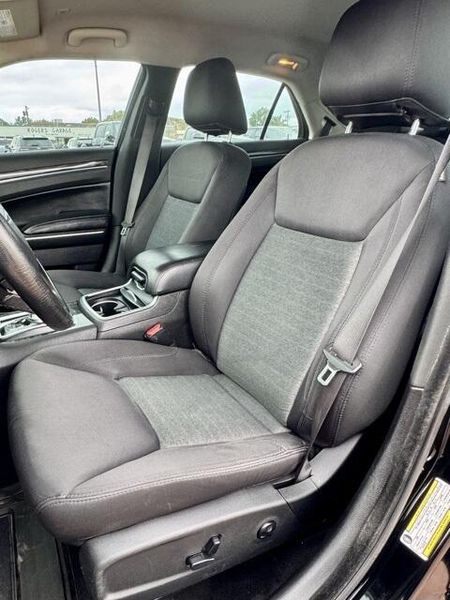 Used 2019 Chrysler 300 TouringImage 11