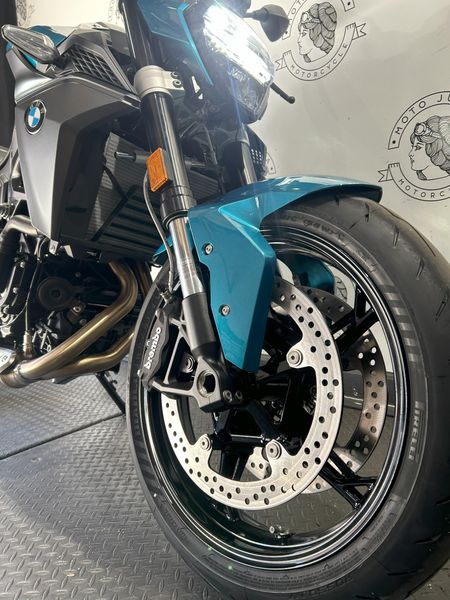 2025 BMW F 900 R 