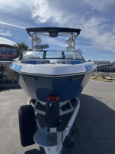 2025 MALIBU WAKESETTER 26 LSV Image 6