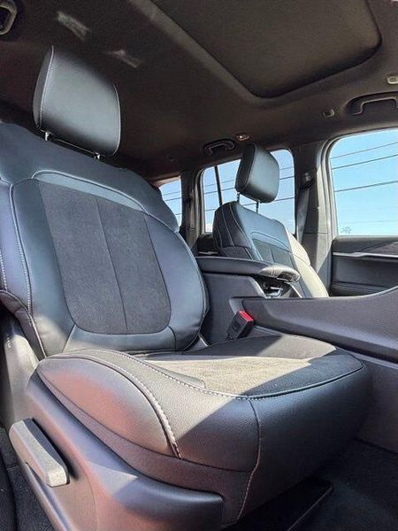 New 2027 Jeep Grand Cherokee Laredo Altitude 4x4Image 14