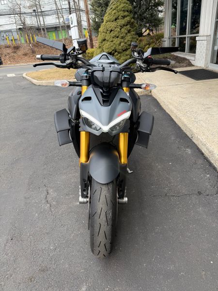 2024 Ducati Streetfighter V4 SImage 3
