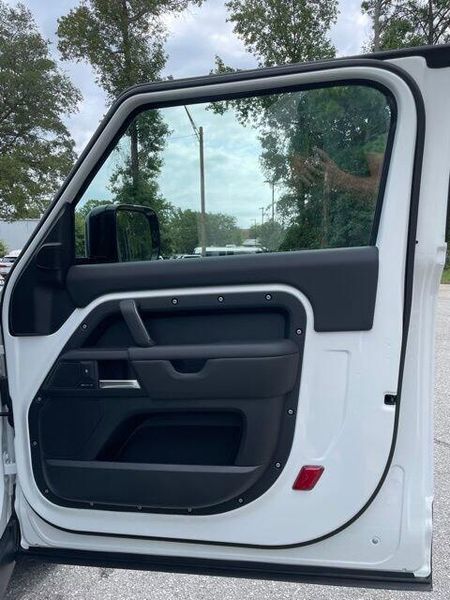 2025 Land Rover Defender S
