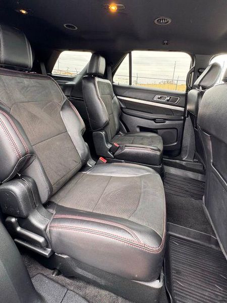Used 2019 Ford Explorer XLTImage 16
