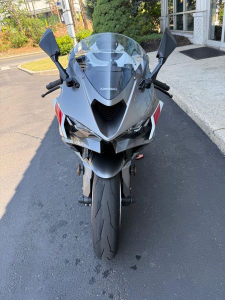 2024 Kawasaki Ninja ZX-6R ABSImage 3