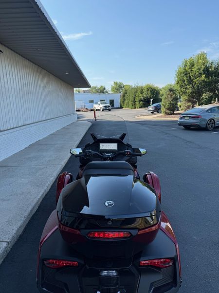 2025 Can-Am SpyderImage 4