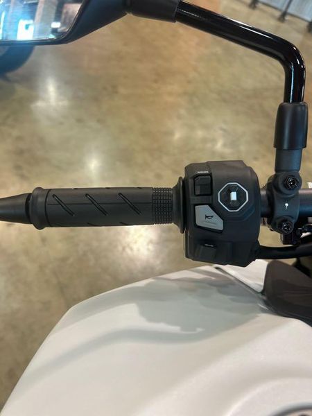 New 2025 Honda CB 750 HORNET Image 9