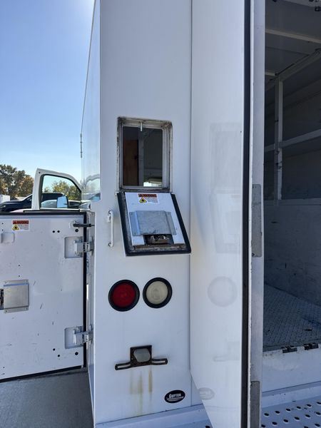 Used 2017 Chevrolet Express Cutaway Image 23