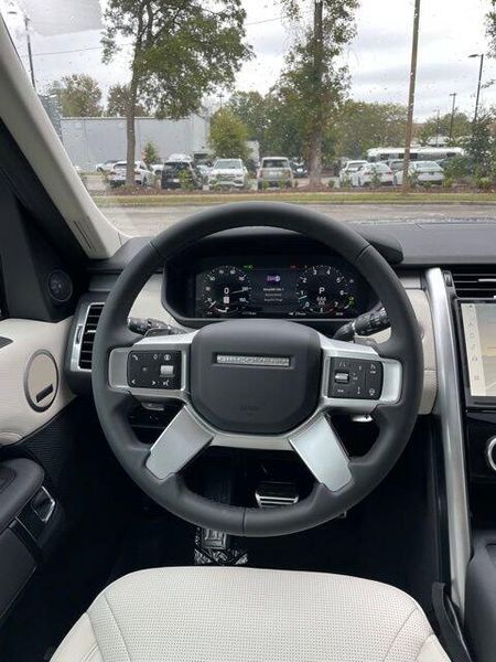 Used 2025 Land Rover Discovery Dynamic SE