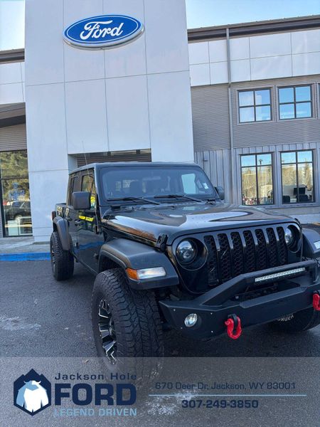 2020 Jeep Gladiator Sport S photo 2