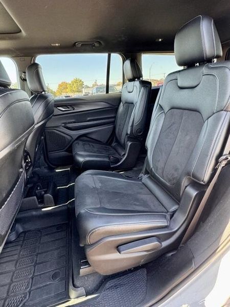 Used 2024 Jeep Grand Cherokee L Altitude XImage 12