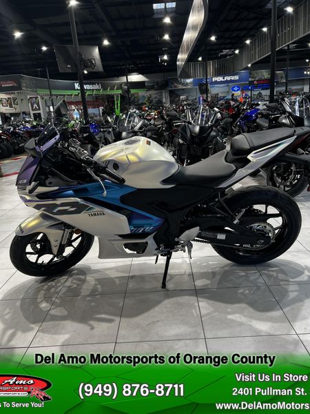 2025 Yamaha YZF-R3 ABS Image 2