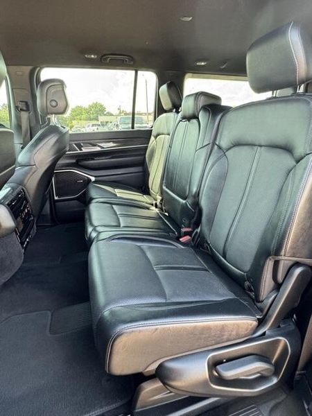 2022 Jeep Wagoneer Series IIIImage 11