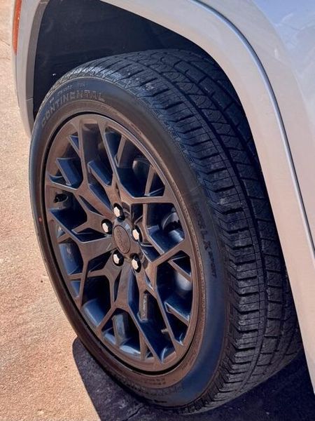 New 2025 Jeep Grand Cherokee Summit Reserve 4x4Image 10