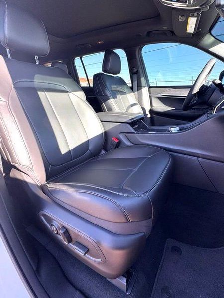 New 2025 Jeep Grand Cherokee L Limited 4x2Image 15