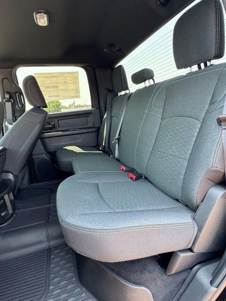 New 2026 RAM 2500 Black Express Crew Cab 4x4 8
