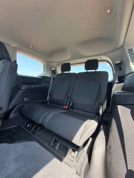 Used 2023 Jeep Grand Cherokee L LaredoImage 12