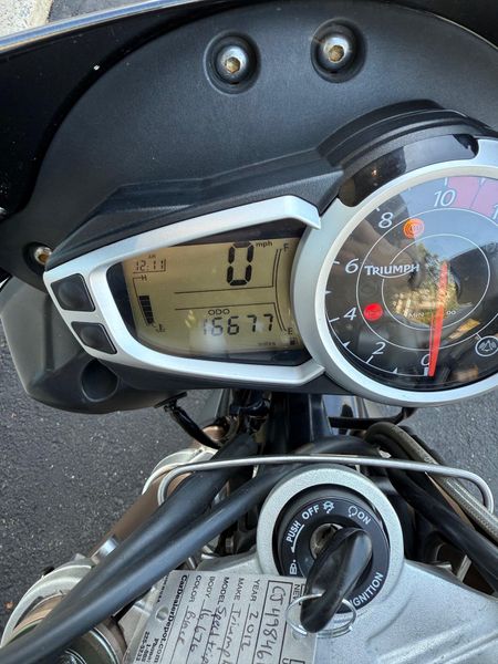 2012 Triumph Speed Triple (ABS)  Image 5