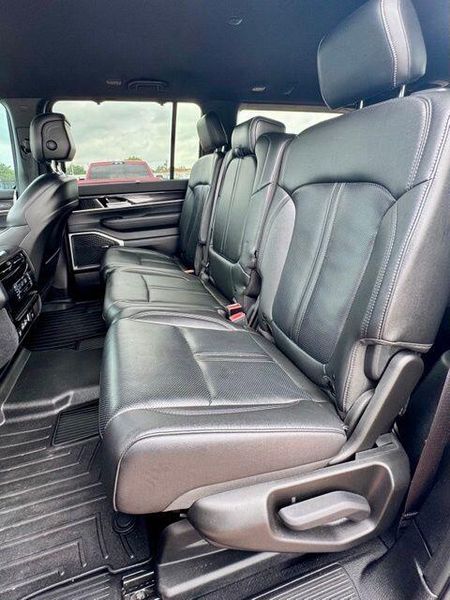2023 Jeep Wagoneer BaseImage 11