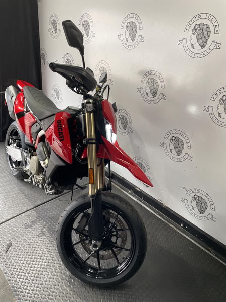 2025 Ducati HYPERMOTARD 698