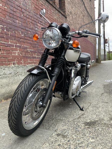 2025 Triumph BONNEVILLE T120