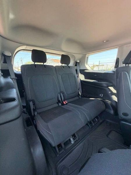 Used 2023 Jeep Grand Cherokee L LaredoImage 16