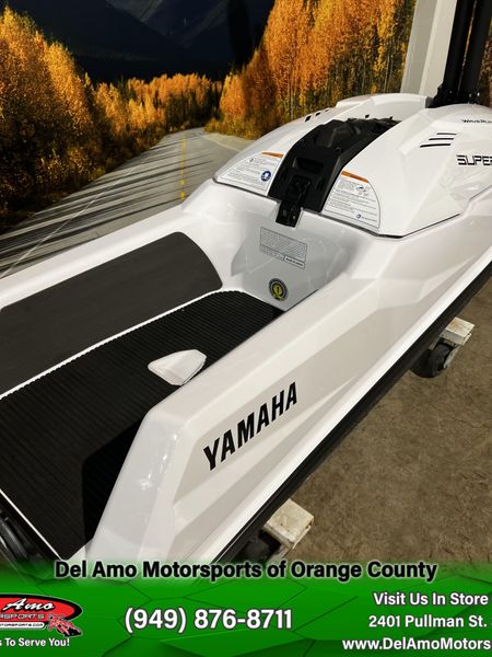 2025 Yamaha Superjet Image 4