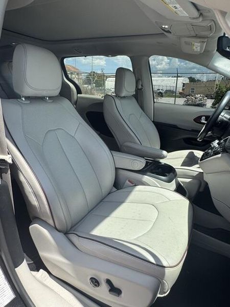 Used 2020 Chrysler Pacifica LimitedImage 15