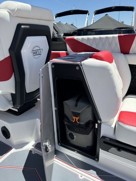 2025 MALIBU WAKESETTER M42 WHITE Image 29