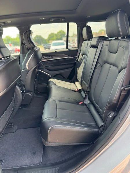 New 2025 Jeep Grand Cherokee Overland 4x4Image 13