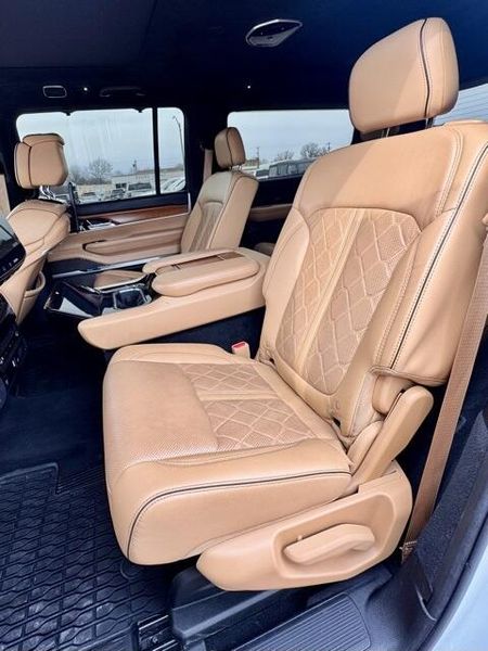 2022 Jeep Grand Wagoneer Series IIIImage 12